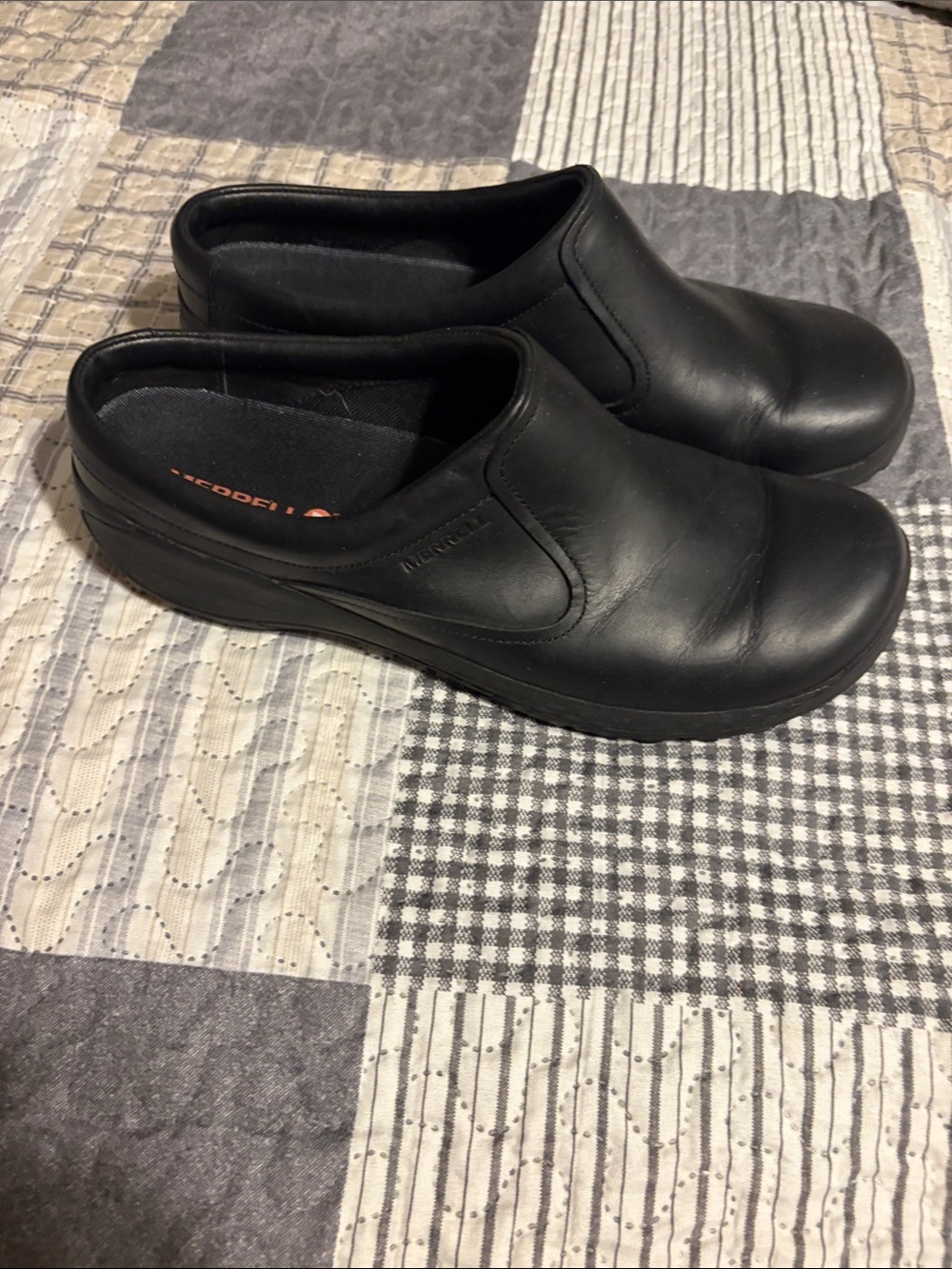 Merrell women’s Black Slip-On Comfort Clogs